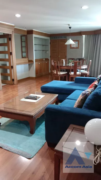  3 Bedrooms  Apartment For Rent in Sukhumvit, Bangkok  near BTS Nana (AA39960)