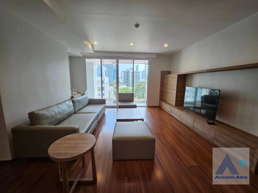  3 Bedrooms  Apartment For Rent in Sukhumvit, Bangkok  near BTS Thong Lo (AA39968)