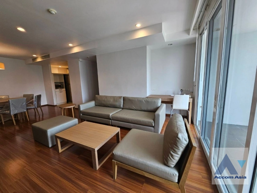  3 Bedrooms  Apartment For Rent in Sukhumvit, Bangkok  near BTS Thong Lo (AA39968)