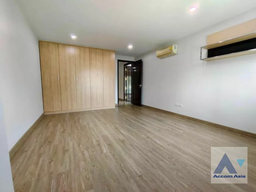 5  4 br Condominium For Sale in Ratchadapisek ,Bangkok ARL Hua Mak at Le Celeste Condominium  AA39971