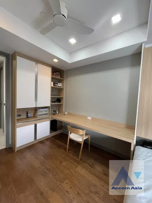  3 Bedrooms  Condominium For Rent & Sale in Silom, Bangkok  near BTS Chong Nonsi (AA39979)