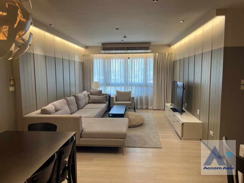  2 Bedrooms  Condominium For Rent in Ploenchit, Bangkok  near BTS Ploenchit (AA39987)