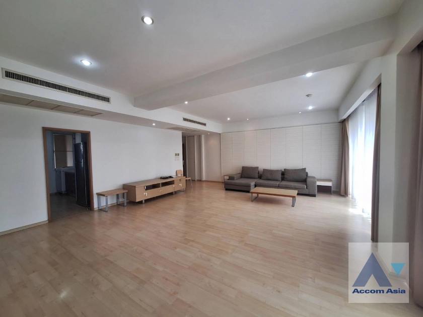  2 Bedrooms  Apartment For Rent in Sukhumvit, Bangkok  near BTS Phrom Phong (AA39988)