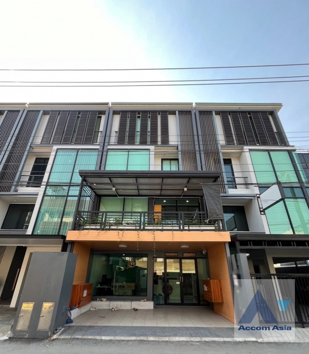 Townhouse For Rent & Sale in Lat Phrao, Bangkok Code AA39995