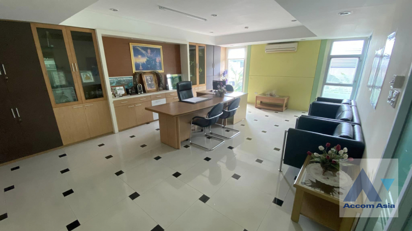  Building For Sale in Lat Phrao, Bangkok  (AA40056)