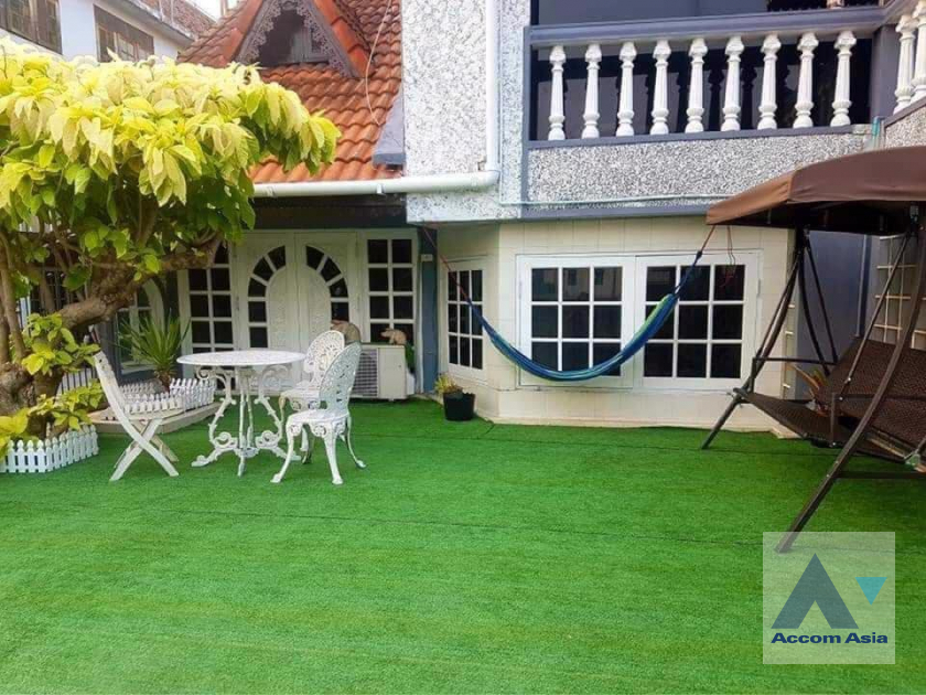  5 Bedrooms  House For Sale in Sukhumvit, Bangkok  near BTS Phra khanong (AA40059)