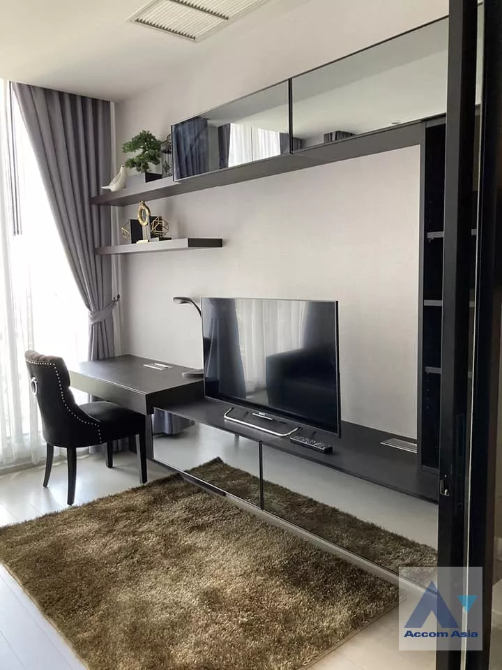  1 Bedroom  Condominium For Rent in Ploenchit, Bangkok  near BTS Ploenchit (AA40064)