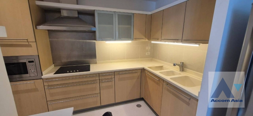  2 Bedrooms  Condominium For Rent in Ploenchit, Bangkok  near BTS Ploenchit (AA40090)