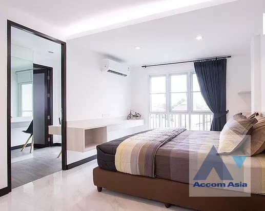 13  3 br Apartment For Rent in Sukhumvit ,Bangkok BTS Punnawithi at Apartment complex in Bangkok AA40092