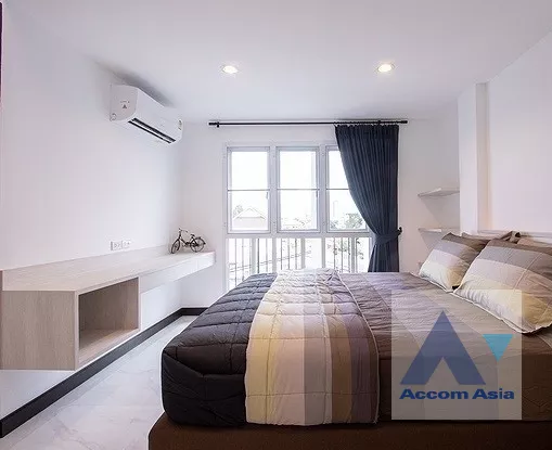 12  3 br Apartment For Rent in Sukhumvit ,Bangkok BTS Punnawithi at Apartment complex in Bangkok AA40092