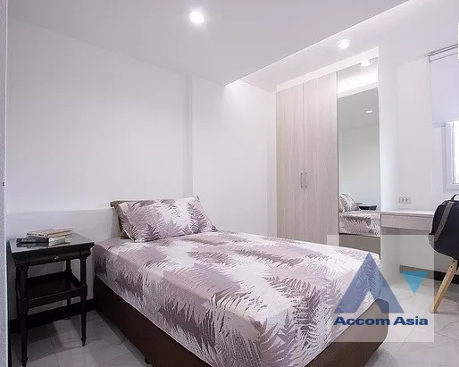 18  3 br Apartment For Rent in Sukhumvit ,Bangkok BTS Punnawithi at Apartment complex in Bangkok AA40092