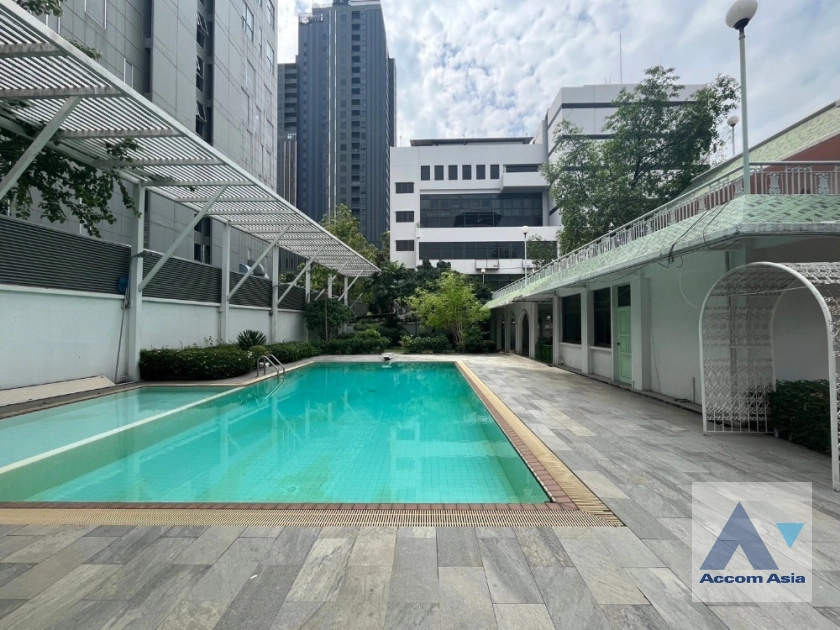 Private Swimming Pool |  4 Bedrooms  House For Rent in Sukhumvit, Bangkok  near BTS Thong Lo (AA40098)