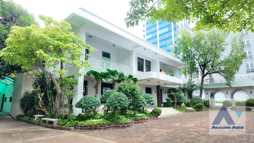  1  4 br House For Rent in sukhumvit ,Bangkok BTS Thong Lo AA40098