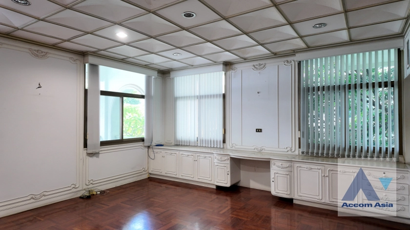 45  4 br House For Rent in sukhumvit ,Bangkok BTS Thong Lo AA40098