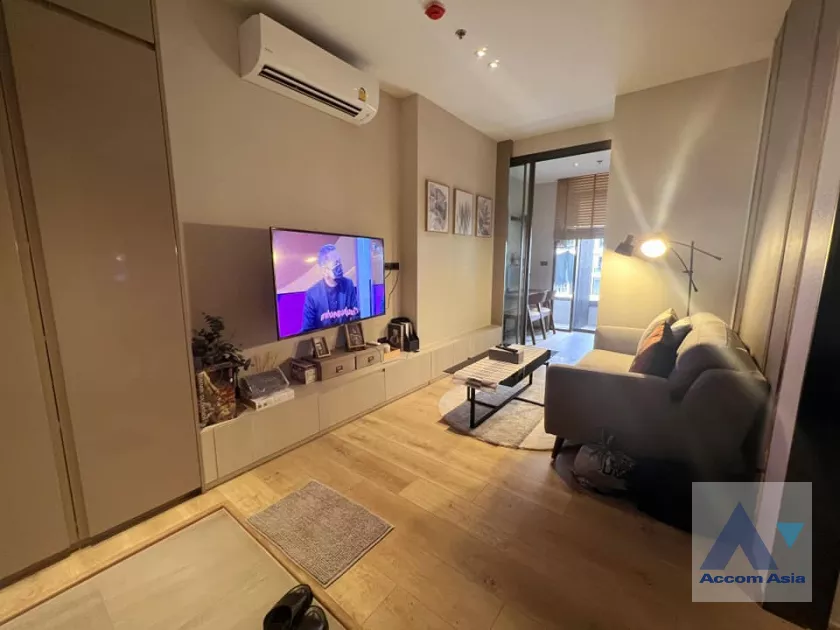  1 Bedroom  Condominium For Rent in Sukhumvit, Bangkok  near BTS Ekkamai (AA40103)