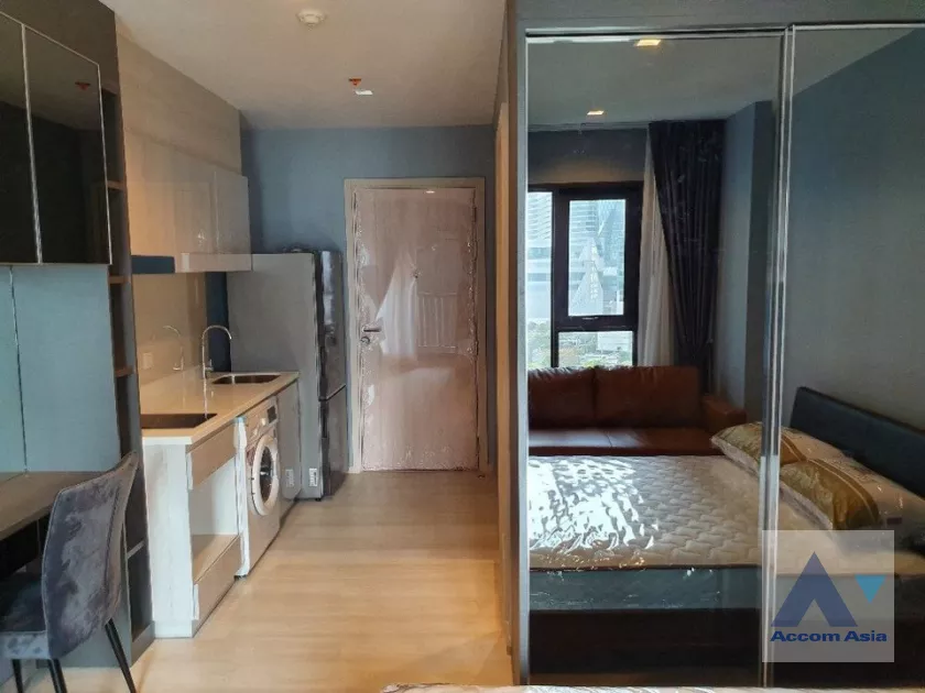  1 Bedroom  Condominium For Rent in Ploenchit, Bangkok  near BTS Ploenchit (AA40108)