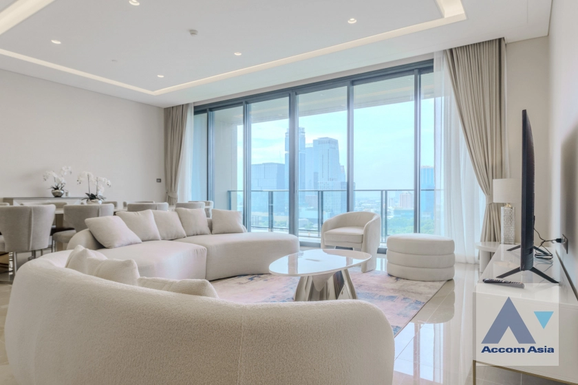 Big Balcony, Penthouse |  3 Bedrooms  Condominium For Rent in Ploenchit, Bangkok  near BTS Ratchadamri (AA40113)