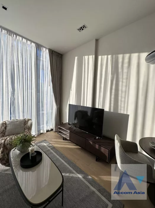  1 Bedroom  Condominium For Rent in Ploenchit, Bangkok  near BTS Chitlom (AA40122)