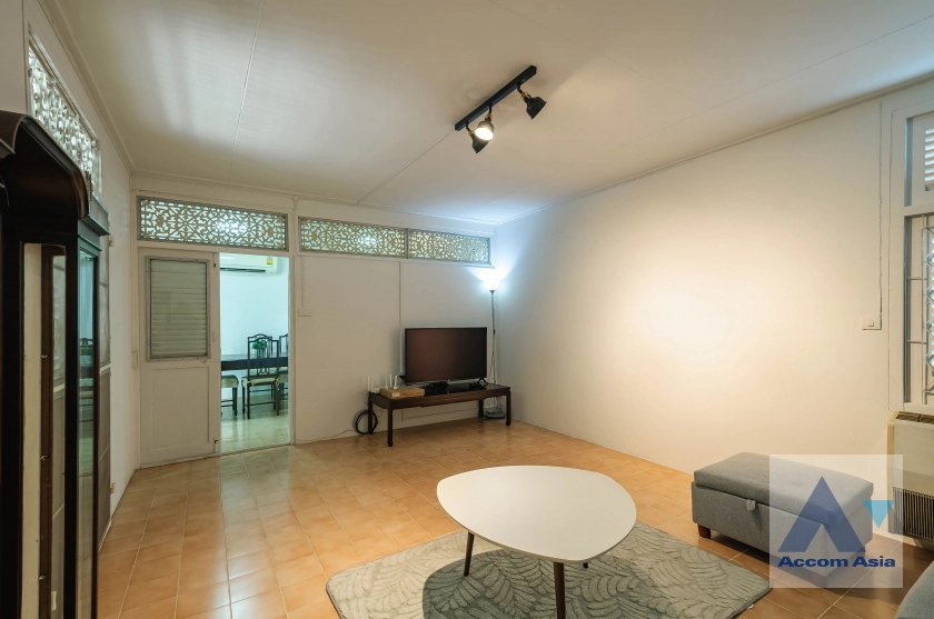 5  2 br House For Rent in Ploenchit ,Bangkok BTS Ploenchit AA40144