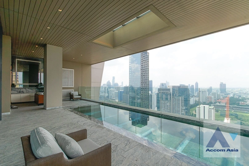 Private Swimming Pool, Penthouse |  4 Bedrooms  Condominium For Rent in Ploenchit, Bangkok  near BTS Ratchadamri (AA40147)