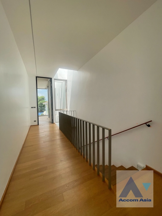 9  3 br House for rent and sale in Phaholyothin ,Bangkok MRT Lat Phrao at Luxury House AA40150