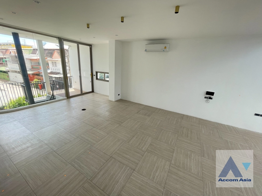 14  3 br House for rent and sale in Phaholyothin ,Bangkok MRT Lat Phrao at Luxury House AA40150