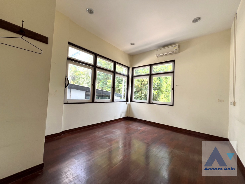 10  7 br House For Rent in Phaholyothin ,Bangkok  AA40156