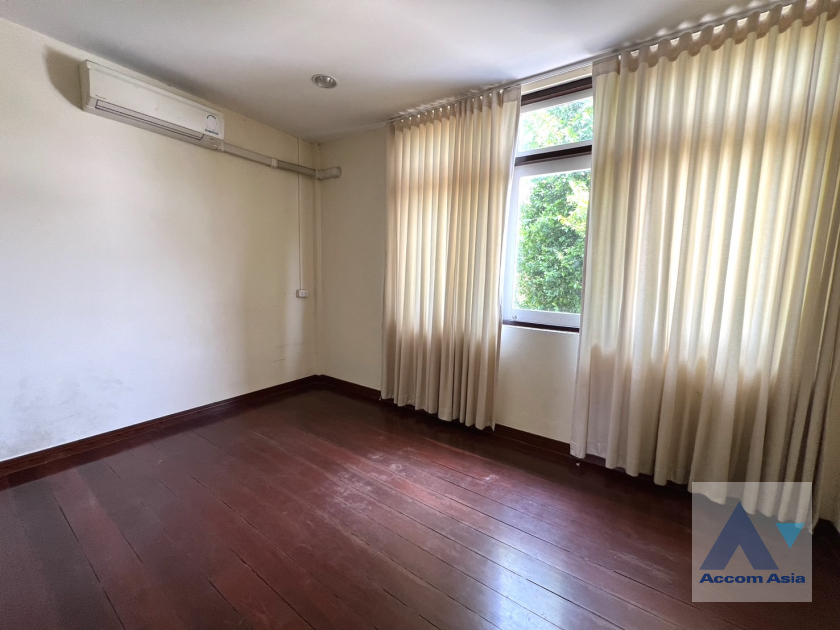 9  7 br House For Rent in Phaholyothin ,Bangkok  AA40156