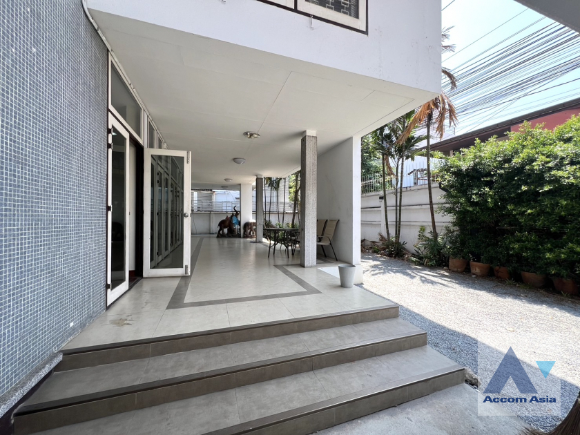 12  7 br House For Rent in Phaholyothin ,Bangkok  AA40156