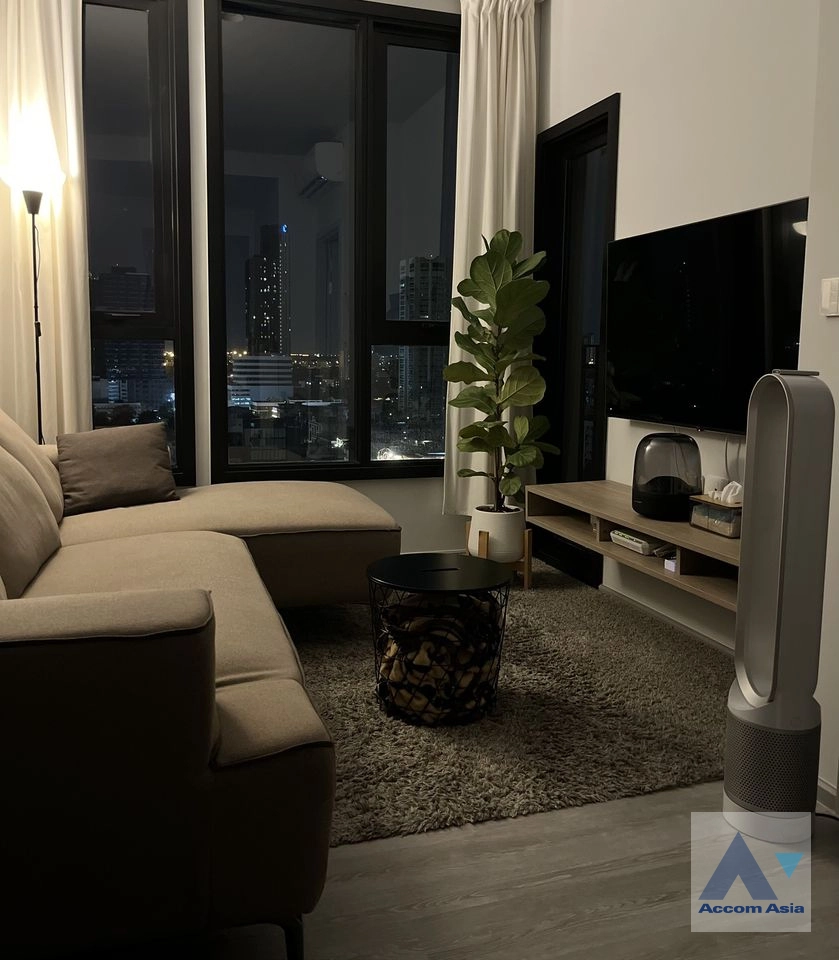  1 Bedroom  Condominium For Sale in Sukhumvit, Bangkok  near BTS Ekkamai (AA40200)