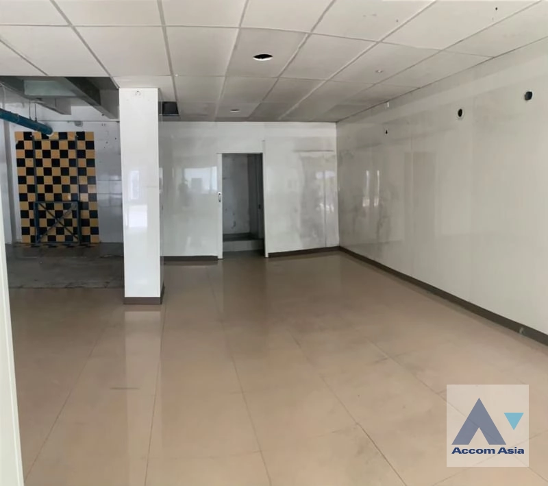  1  Shophouse For Rent in Silom ,Bangkok BTS Surasak AA40234