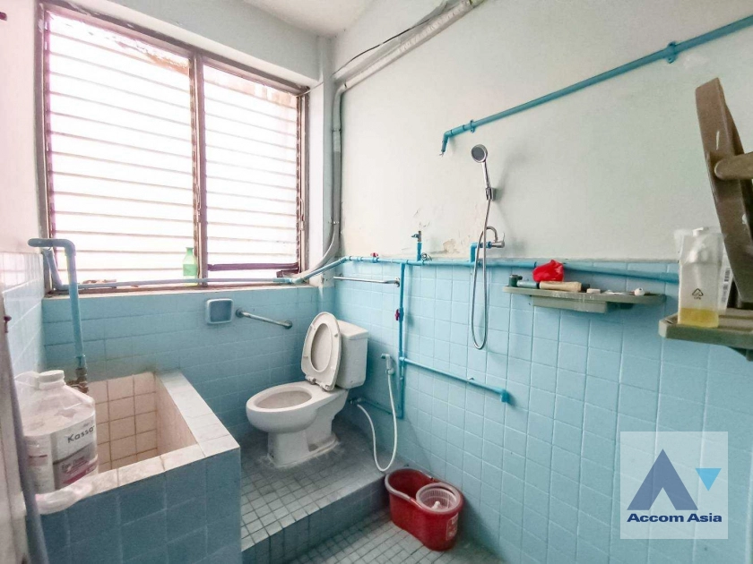  1  1 br Shophouse For Rent in silom ,Bangkok BTS Sala Daeng AA40239