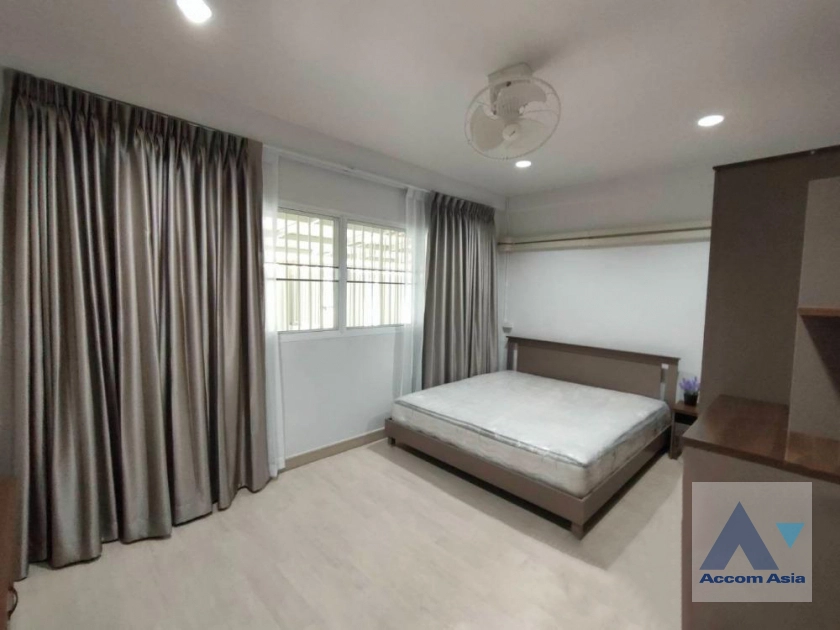 11  3 br Townhouse For Rent in Rama 3 ,Bangkok BTS Saphan Taksin AA40246