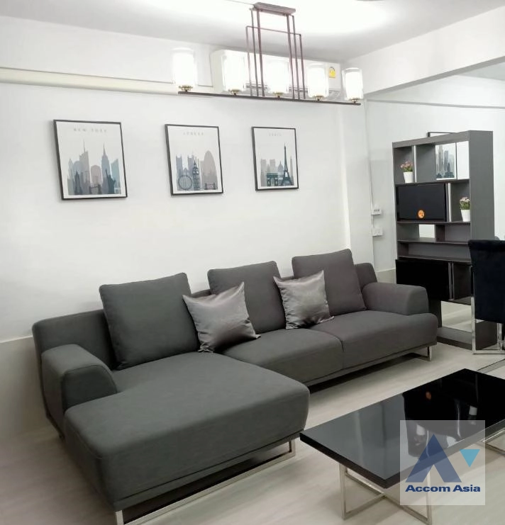  1  3 br Townhouse For Rent in Rama 3 ,Bangkok BTS Saphan Taksin AA40246