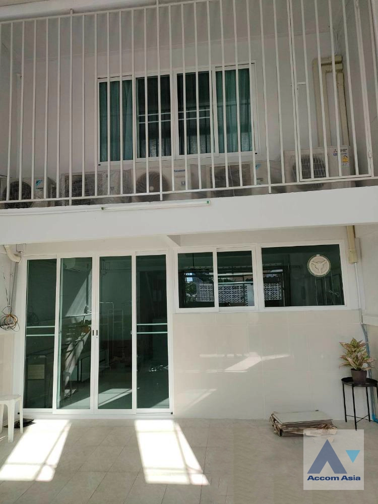 15  3 br Townhouse For Rent in Rama 3 ,Bangkok BTS Saphan Taksin AA40246