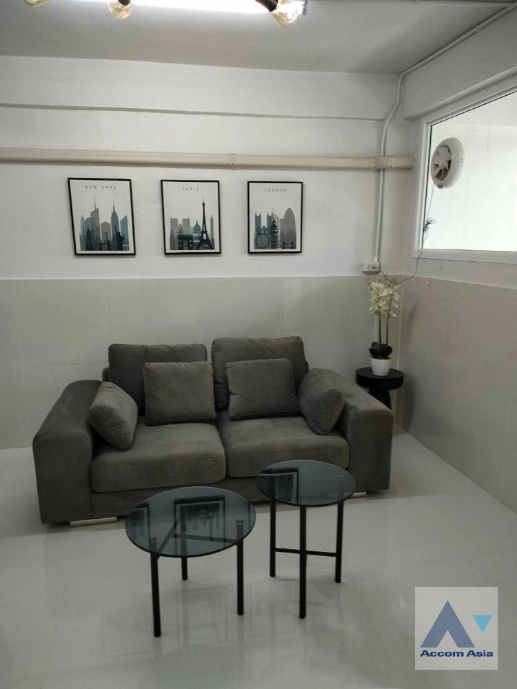 4  3 br Townhouse For Rent in Rama 3 ,Bangkok BTS Saphan Taksin AA40246