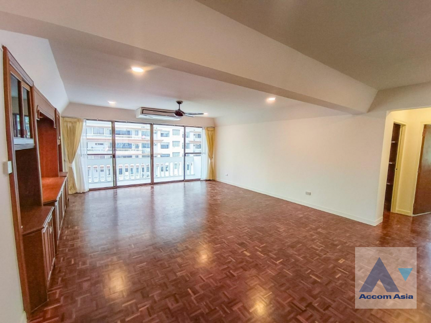  3 Bedrooms  Apartment For Rent in Sukhumvit, Bangkok  near BTS Asok - MRT Sukhumvit (AA40247)