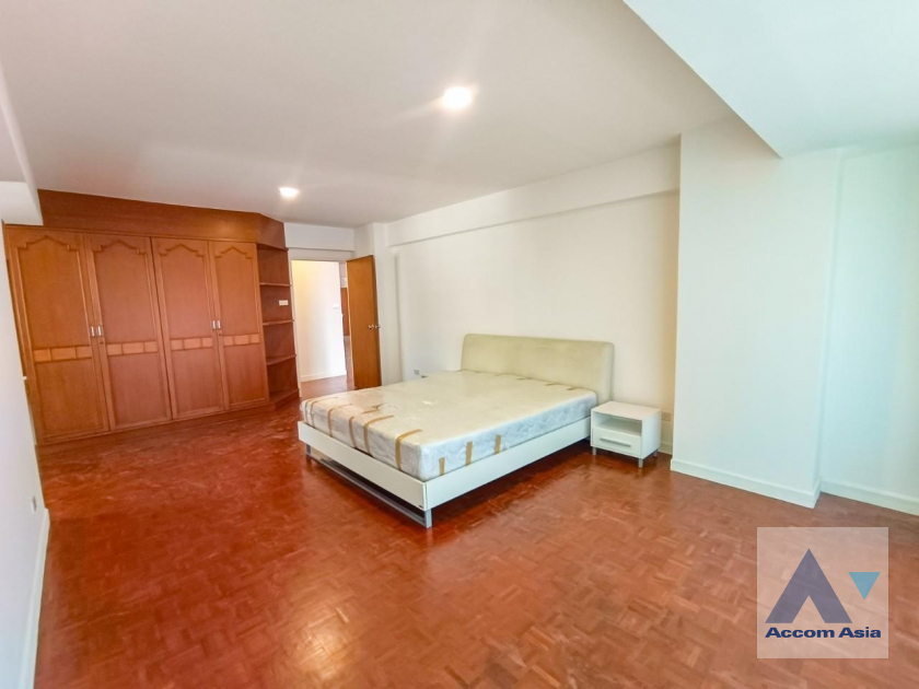 11  3 br Apartment For Rent in Sukhumvit ,Bangkok BTS Asok - MRT Sukhumvit at Family Apartment with Lake View AA40247