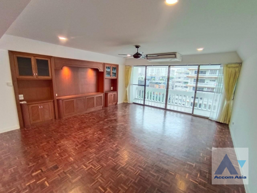  2  3 br Apartment For Rent in Sukhumvit ,Bangkok BTS Asok - MRT Sukhumvit at Family Apartment with Lake View AA40247