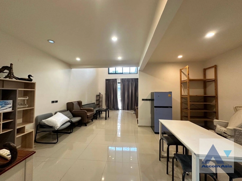  1  3 br Townhouse For Rent in Pattanakarn ,Bangkok ARL Hua Mak at Shizen Phatthanakan AA40250