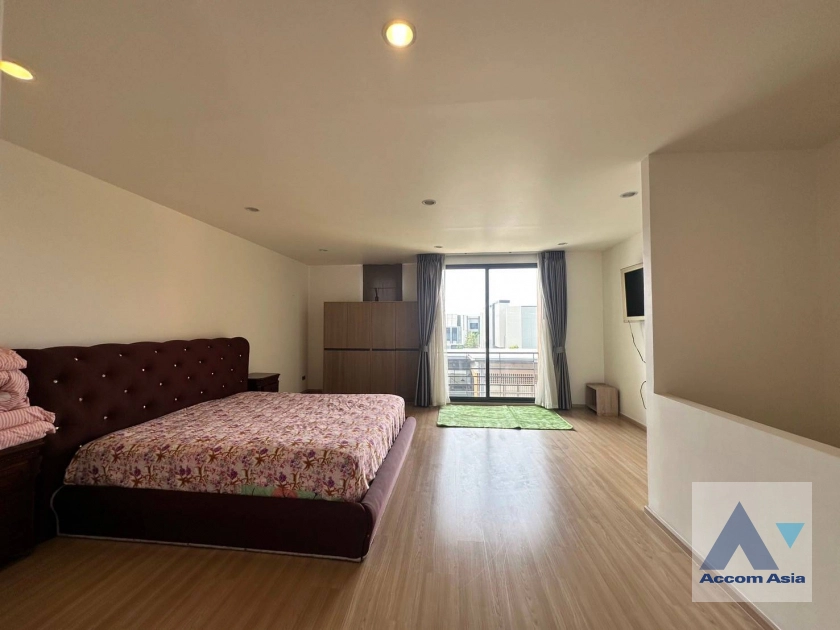 13  3 br Townhouse For Rent in Pattanakarn ,Bangkok ARL Hua Mak at Shizen Phatthanakan AA40250