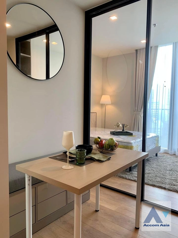  1 Bedroom  Condominium For Sale in Sukhumvit, Bangkok  near BTS Phrom Phong (AA40258)