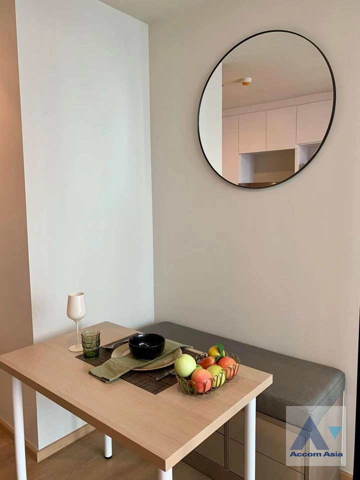  1 Bedroom  Condominium For Sale in Sukhumvit, Bangkok  near BTS Phrom Phong (AA40258)