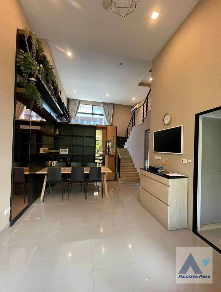  3 Bedrooms  Townhouse For Rent in Sathorn, Bangkok  (AA40263)