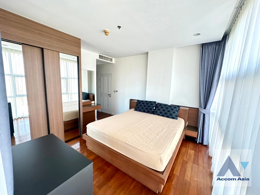  2 Bedrooms  Condominium For Rent in Sukhumvit, Bangkok  near BTS Nana (AA40264)