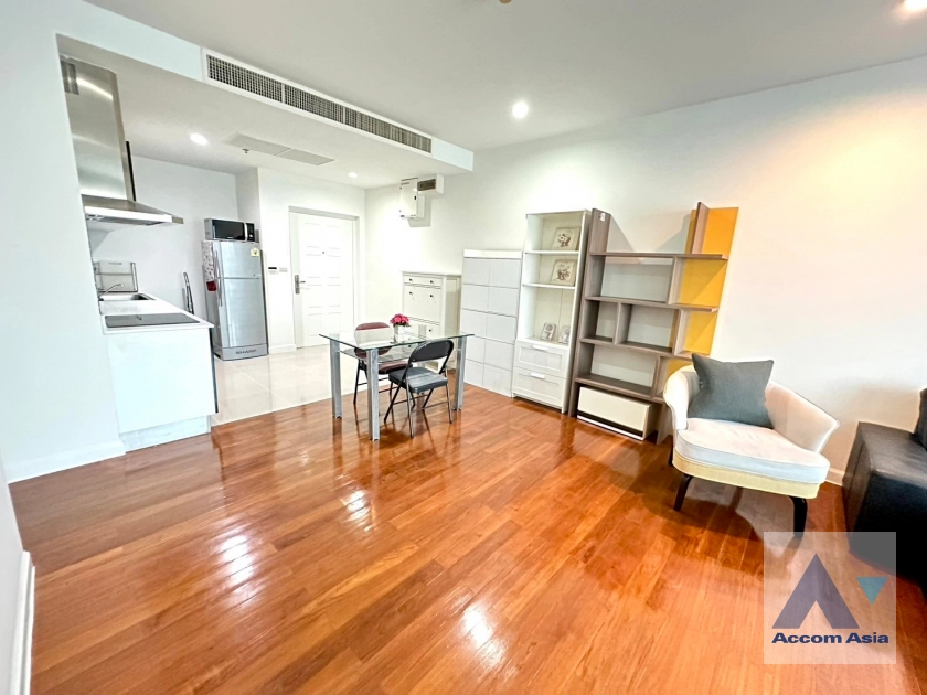  2 Bedrooms  Condominium For Rent in Sukhumvit, Bangkok  near BTS Nana (AA40264)