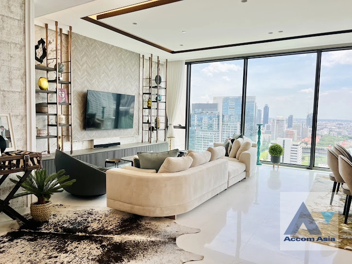  4 Bedrooms  Condominium For Rent in Ploenchit, Bangkok  near BTS Ratchadamri (AA40271)