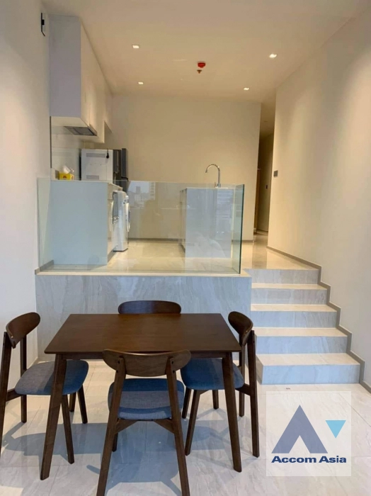  2 Bedrooms  Condominium For Rent in Silom, Bangkok  near BTS Chong Nonsi (AA40280)