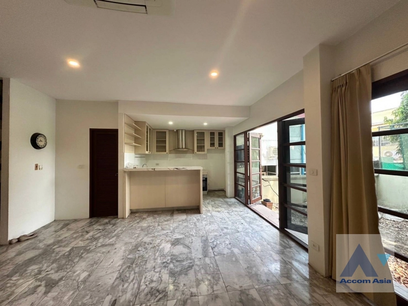 4  3 br Townhouse For Rent in Sukhumvit ,Bangkok BTS Phra khanong at Tara Mansion AA40286