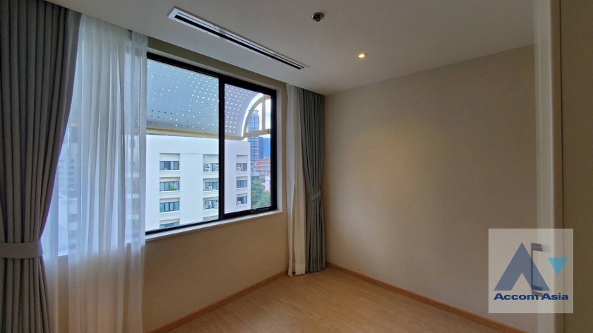 10  3 br Apartment For Rent in Sathorn ,Bangkok BTS Sala Daeng - MRT Lumphini at Children Dreaming Place - Garden AA40288